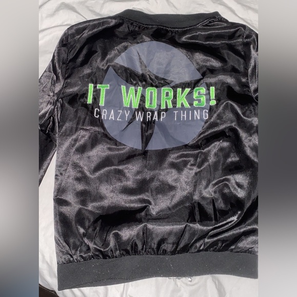 ItWorks slick jacket - Picture 2 of 3